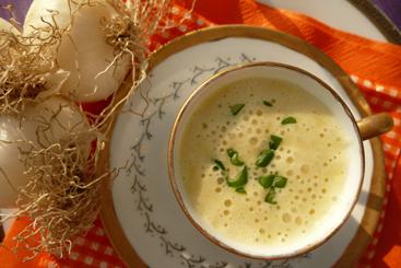 Frühlingszwiebelsüppchen mit Champagner.jpg