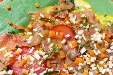 Gebeizter Lachs mit Gemüsebrunoise an Zitronengrasvinaigrette.jpg
