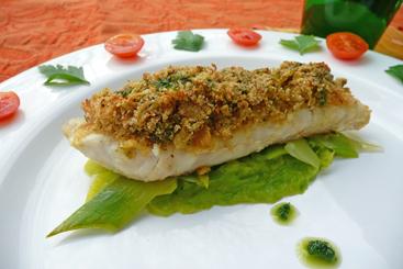 Gebratener Zander mit Petersilien-Meerrettichhaube auf Lauchvinaigrette.jpg