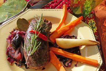 Hirschentrecôte provençale mit Dörrpflaumen an Trauben-Chili-Jus mit.jpg