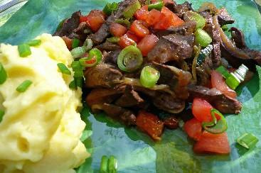 Kalbsleber à la grecque an Dill-Marsalajus mit Tomaten und.jpg