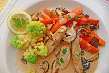 Kaninchenfilet an Kerbel-Rieslingrahm mit Shiitake und Ingwergemüse.jpg