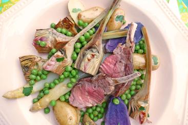 Mediterranes Lammkarrée mit Knoblauch und Frühlingsgemüse.jpg