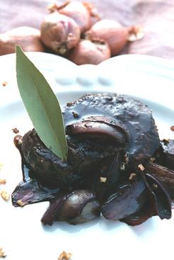 Rindsfiletmedaillons an Rotweinschalottensauce mit Bitterschokolade.jpg