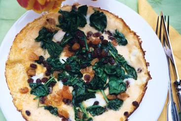 Spinatpfannkuchen mit Brebiou, Dörrfrüchten und Pinienkernen.jpg
