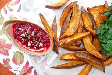 Süsskartoffelwedges mit Preiselbeer-Minze-Dip.jpg