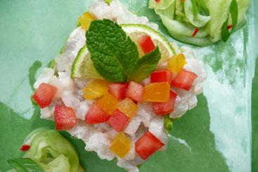 Tartare vom Eglifilet auf Erbsen-Avocado-Guacamole.jpg