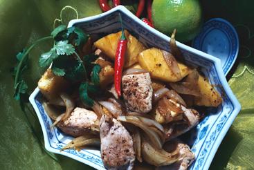 Trutenbrustwürfel mit frischer Ananas, Koriander und Limette.jpg