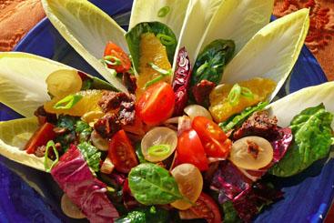 Wintersalat mit Chicorée, Orangen, Trauben und Birnbrotcroûtons.jpg