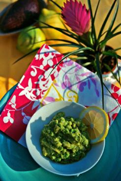 Würziger Avocado-Dip mit Zitrone, Ingwer, Minze und Knoblauch.jpg