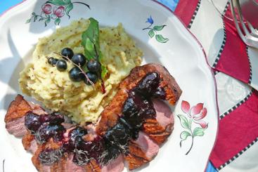 Zarte Entenbrust mit Cassis-Sternanissauce.jpg