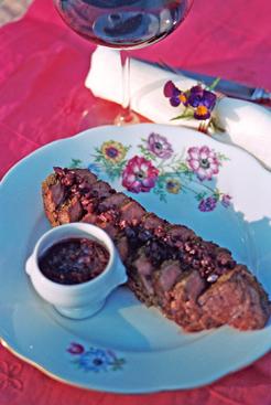Zartes Entrecôte mit Kräuterpanade und Sauce Madeira.jpg